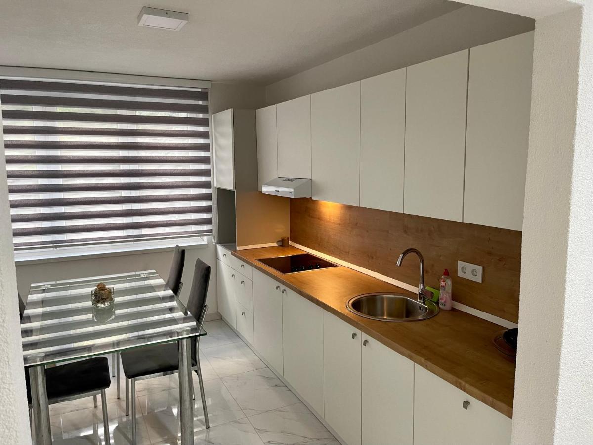 Anet Apartman Visoko Eksteriør billede